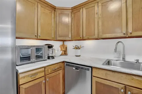 3675 N Country Club Drive Aventura FL 33180