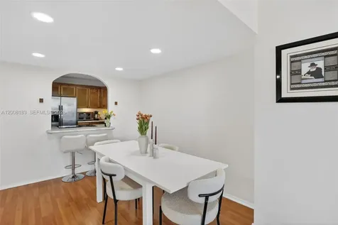 3675 N Country Club Drive Aventura FL 33180