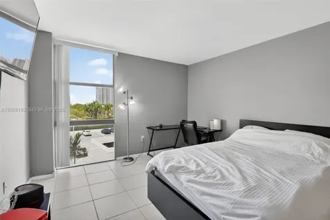3675 N Country Club Drive Aventura FL 33180