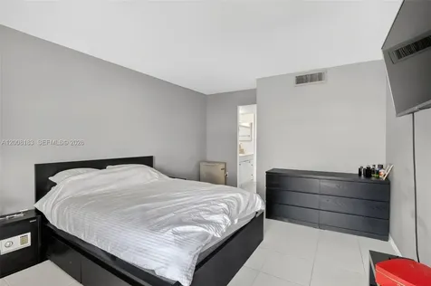 3675 N Country Club Drive Aventura FL 33180
