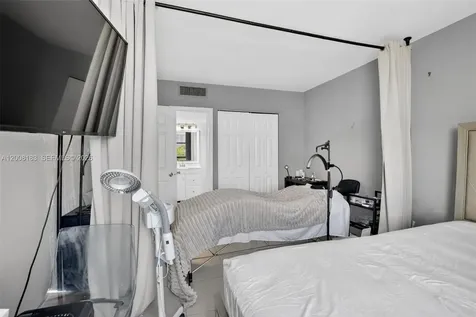 3675 N Country Club Drive Aventura FL 33180