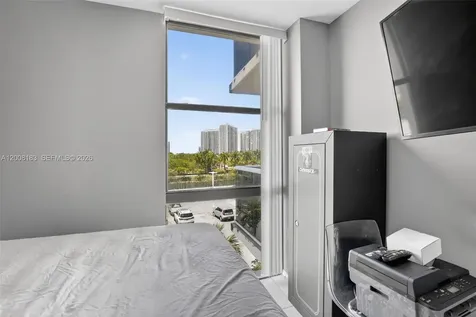 3675 N Country Club Drive Aventura FL 33180