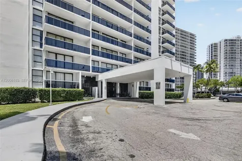 3675 N Country Club Drive Aventura FL 33180