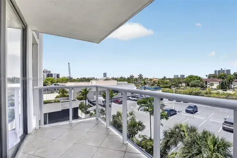 3675 N Country Club Drive Aventura FL 33180