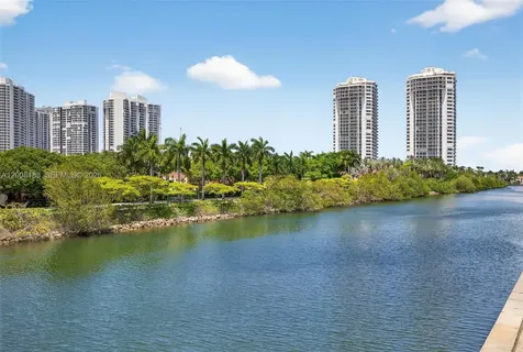 3675 N Country Club Drive Aventura FL 33180