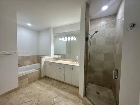 3054 Mcdonald Street Miami FL 33133