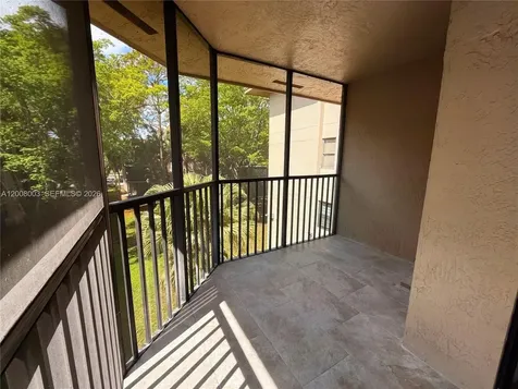 511 Ives Dairy Road Miami FL 33179