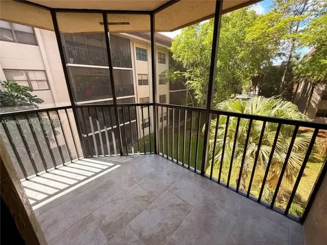 511 Ives Dairy Road Miami FL 33179