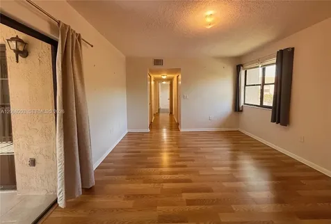 511 Ives Dairy Road Miami FL 33179
