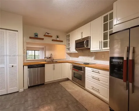 511 Ives Dairy Road Miami FL 33179