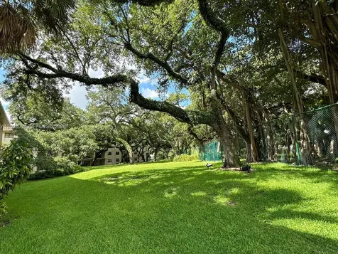 511 Ives Dairy Road Miami FL 33179