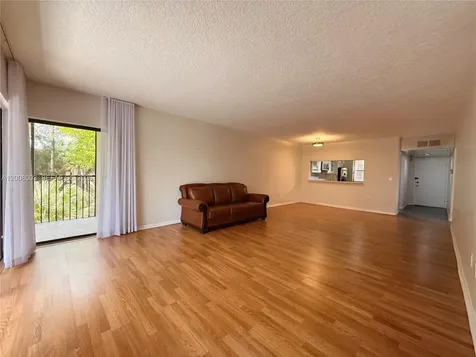 511 Ives Dairy Road Miami FL 33179