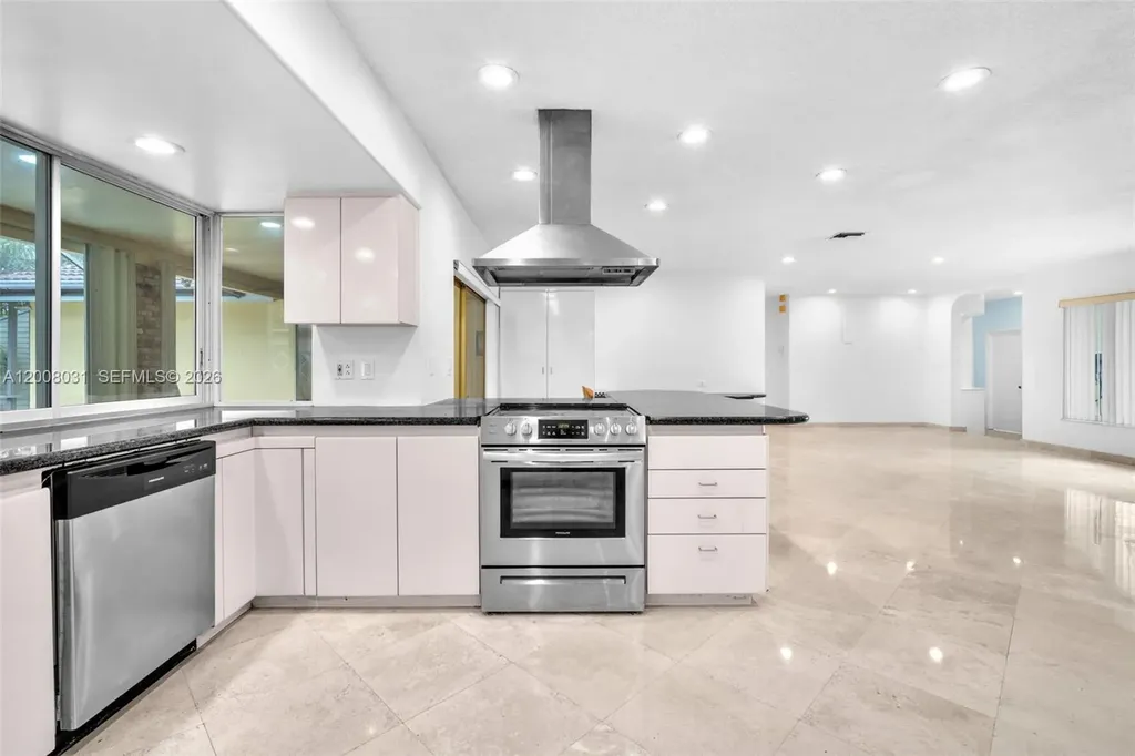 3441 N Hills Drive Hollywood FL 33021