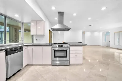 3441 N Hills Drive Hollywood FL 33021