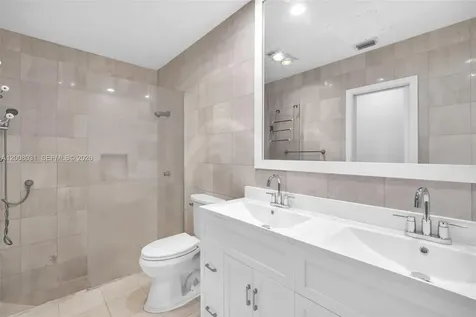 3441 N Hills Drive Hollywood FL 33021