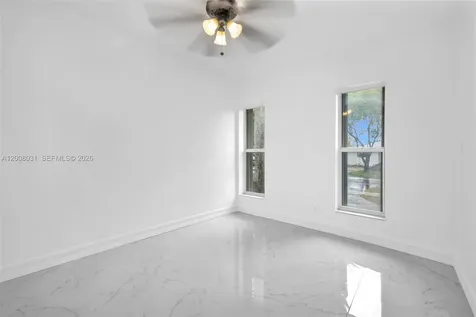 3441 N Hills Drive Hollywood FL 33021