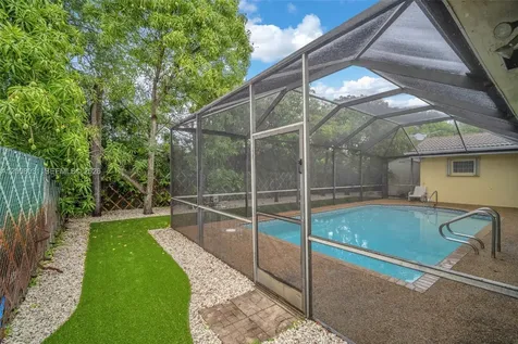 3441 N Hills Drive Hollywood FL 33021