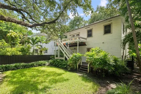 743 NW 9th Avenue Miami FL 33136