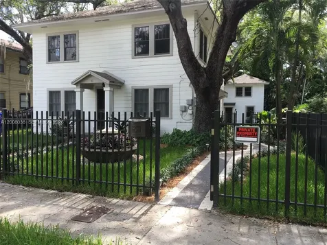 743 NW 9th Avenue Miami FL 33136