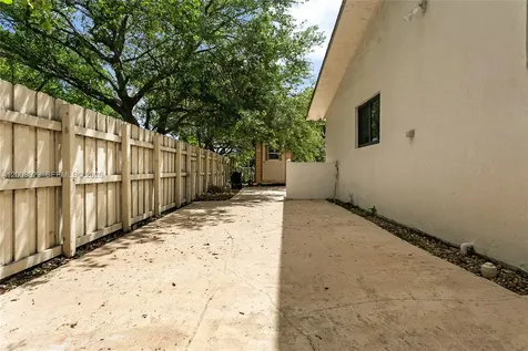 11335 NW 59th Court Hialeah FL 33012