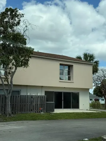 8208 NW 9th Court Plantation FL 33324