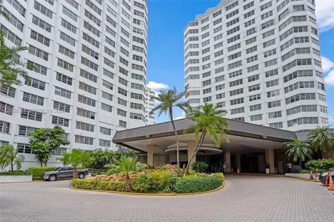 905 Brickell Bay Drive Miami FL 33131