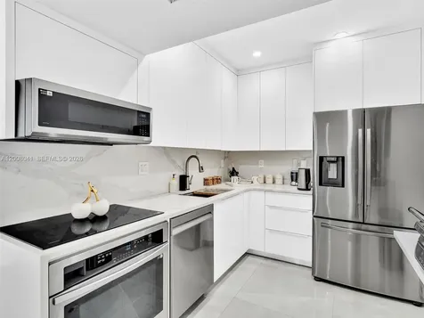3731 N Country Club Drive Aventura FL 33180