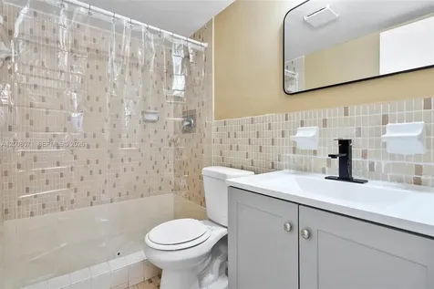 1715 N 16th Avenue Hollywood FL 33020
