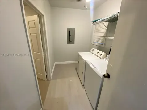 2960 NW 68th Way Sunrise FL 33313