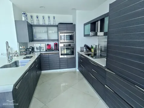 200 Biscayne Boulevard Way Miami FL 33131