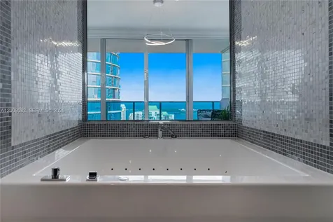 200 Biscayne Boulevard Way Miami FL 33131
