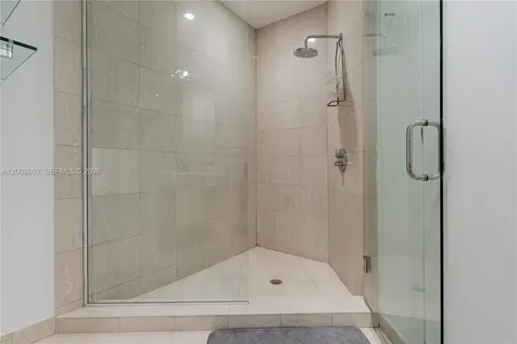 200 Biscayne Boulevard Way Miami FL 33131