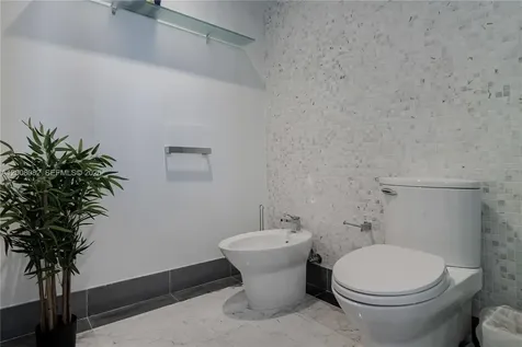 200 Biscayne Boulevard Way Miami FL 33131