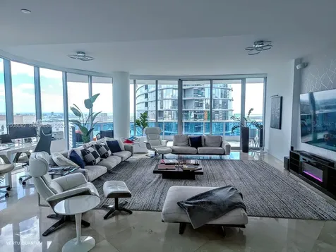 200 Biscayne Boulevard Way Miami FL 33131