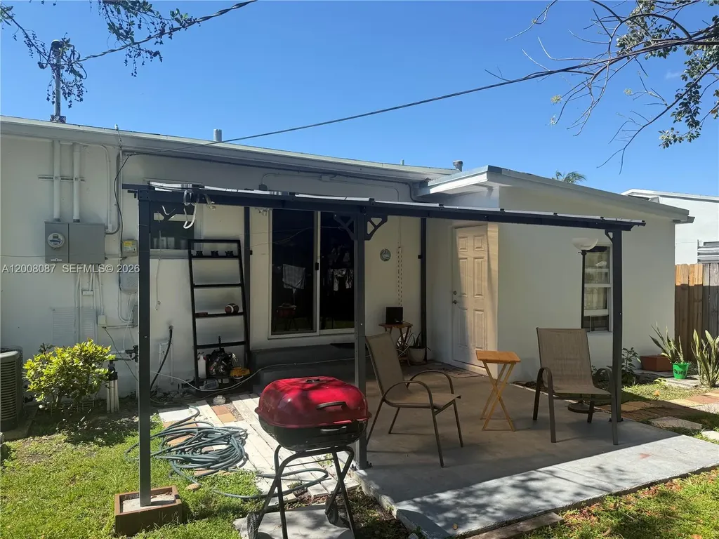 2323 Cleveland Street Hollywood FL 33020