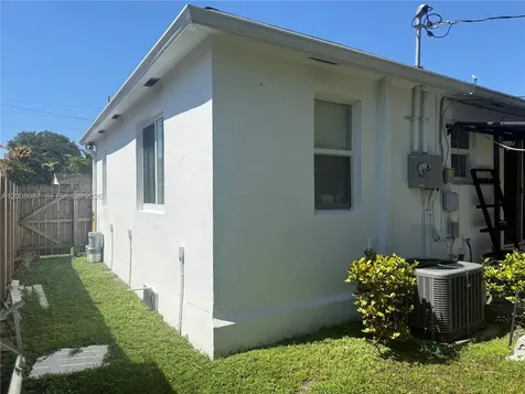 2323 Cleveland Street Hollywood FL 33020