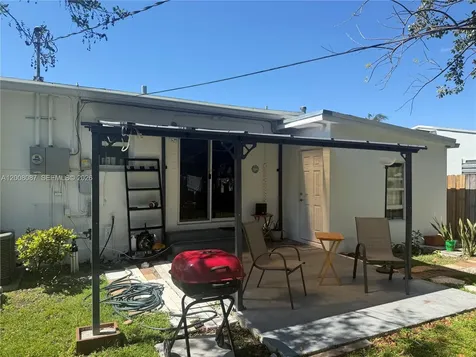 2323 Cleveland Street Hollywood FL 33020