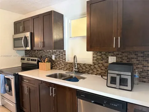 2323 Cleveland Street Hollywood FL 33020