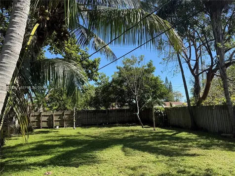 2323 Cleveland Street Hollywood FL 33020