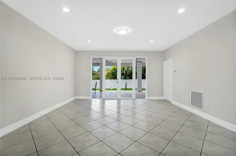 2850 NW 5th Street Miami FL 33125