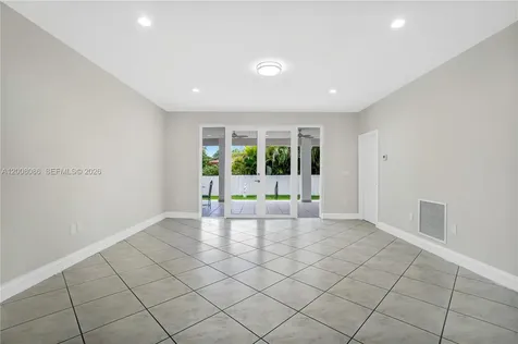 2850 NW 5th Street Miami FL 33125