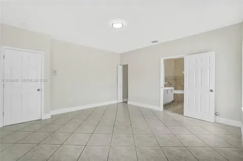 2850 NW 5th Street Miami FL 33125