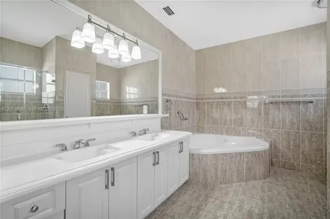 2850 NW 5th Street Miami FL 33125