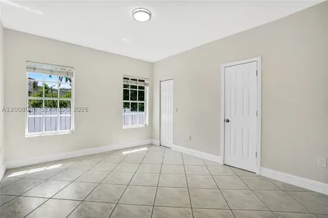 2850 NW 5th Street Miami FL 33125
