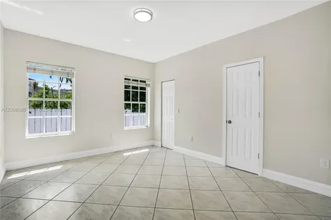 2850 NW 5th Street Miami FL 33125