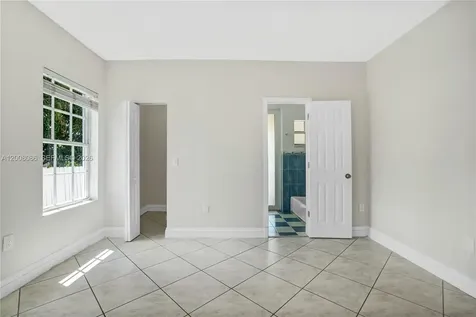 2850 NW 5th Street Miami FL 33125
