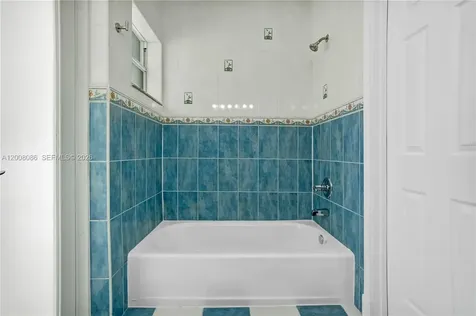 2850 NW 5th Street Miami FL 33125