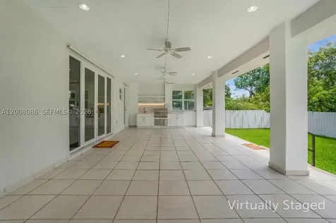 2850 NW 5th Street Miami FL 33125