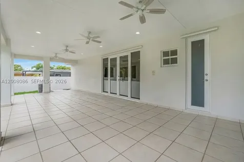2850 NW 5th Street Miami FL 33125