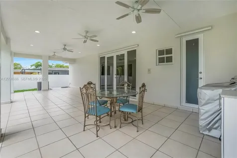 2850 NW 5th Street Miami FL 33125